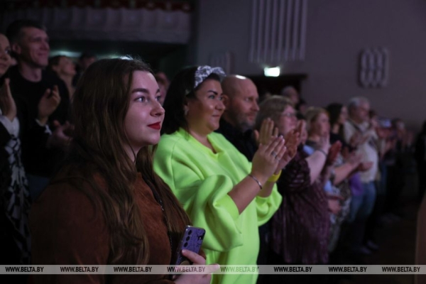 Комедию "Любовь в стиле барокко" представили в рамках гастролей актеры из Брянска на сцене Музыкального театра Комедию "Любовь в стиле барокко" представили в рамках гастролей актеры из Брянска на сцене Музыкального театра