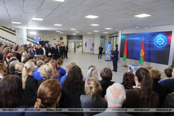 "Добрый день, Кулибины!" Лукашенко пообщался с юными техниками и изобретателями, оценил их разработки