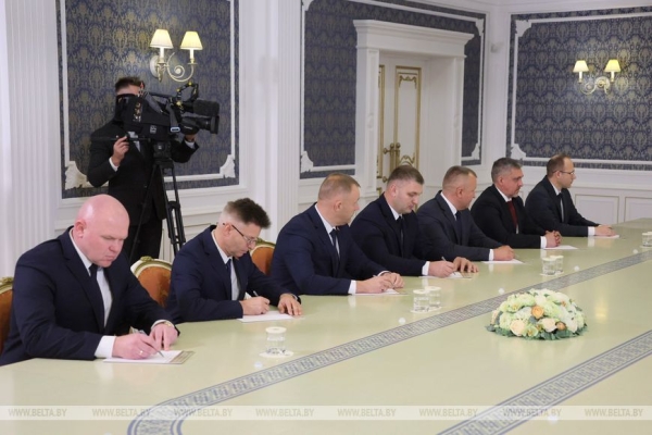 Лукашенко об акцентах в работе местной вертикали: нести ответственность за все и не отбрыкиваться от людей