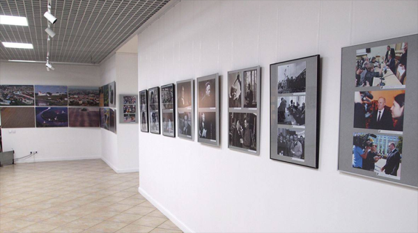 Тысячи негативов, полвека съемок. Юбилейная выставка фотохудожника Александра Лосминского открылась в Гродно Тысячи негативов, полвека съемок. Юбилейная выставка фотохудожника Александра Лосминского открылась в Гродно