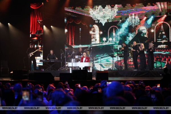 Шуфутинский о "Душевном фестивале": огромное счастье - быть здесь вместе с вами Шуфутинский о "Душевном фестивале": огромное счастье - быть здесь вместе с вами