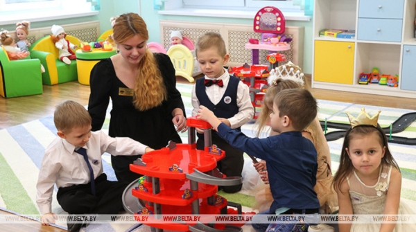 "Школьный учитель приходит учить, а мы - играть". Что главное в работе педагога дошкольного образования