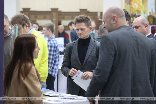 Дроны и цифровые двойники: выставка в области ИИ и робототехники проходит в Минске