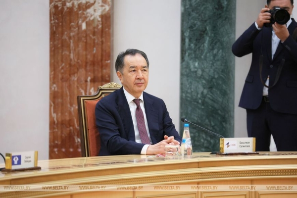 Лукашенко: Беларусь видит в СНГ и ЕАЭС серьезных участников создания справедливого многополярного мироустройства Лукашенко: Беларусь видит в СНГ и ЕАЭС серьезных участников создания справедливого многополярного мироустройства