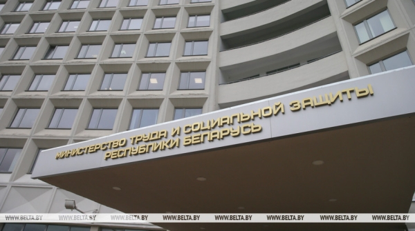 Про дополнительные перерывы на работе для кормящих матерей напомнили в Минтруда