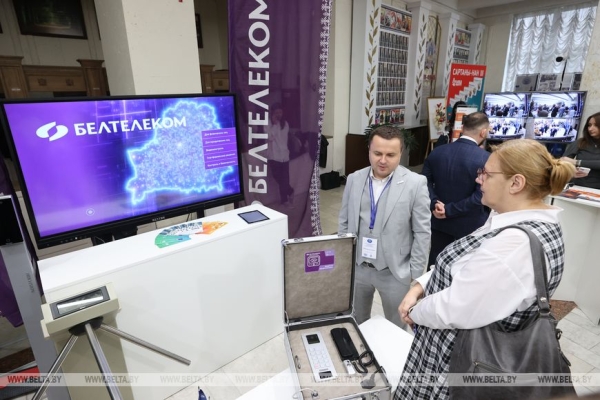 Дроны и цифровые двойники: выставка в области ИИ и робототехники проходит в Минске