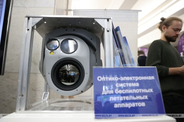 Дроны и цифровые двойники: выставка в области ИИ и робототехники проходит в Минске