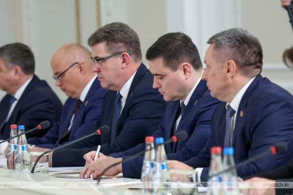 Мужской разговор в Витебске, злободневные темы, ливийский камбэк и громкий кинопроект. Итоги недели Президента