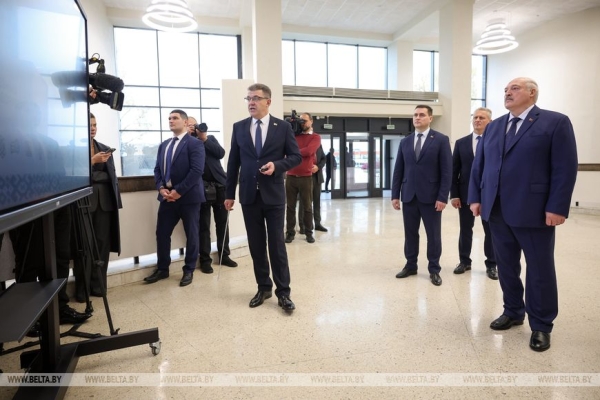 Лукашенко рассказали о свадебном буме после его приезда в Лошицу