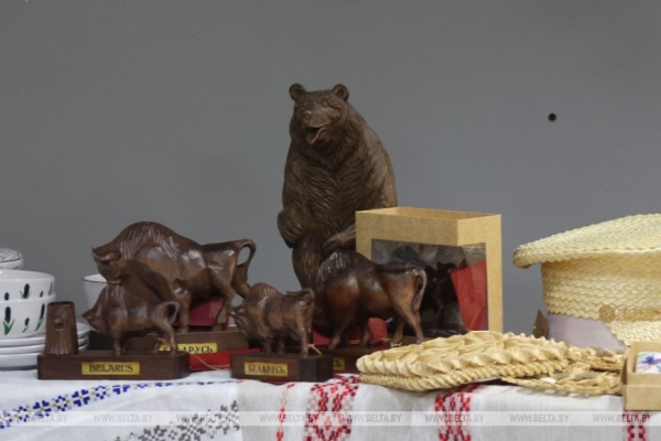 От народных ремесел к культурному коду. "Белхудожпромыслы" и БГУИЯ подписали соглашение о сотрудничестве 