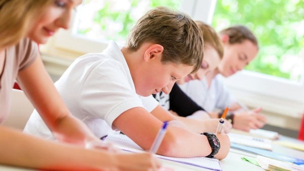 Глава Минпросвещения Кравцов: гаджеты мешают школьникам в обучении