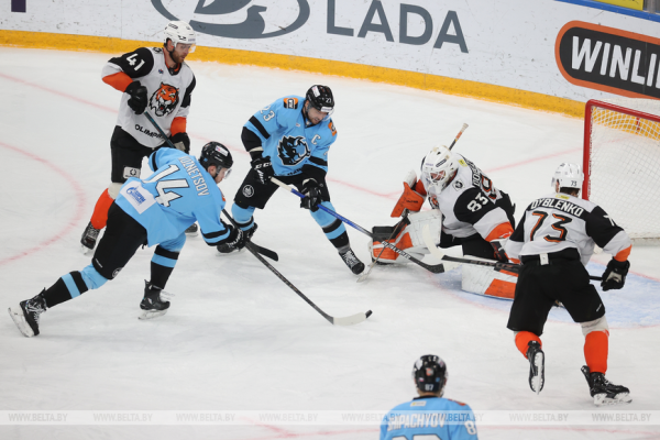 Минское "Динамо" крупно обыграло "Амур", Мороз оформил дубль