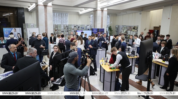 Дроны и цифровые двойники: выставка в области ИИ и робототехники проходит в Минске