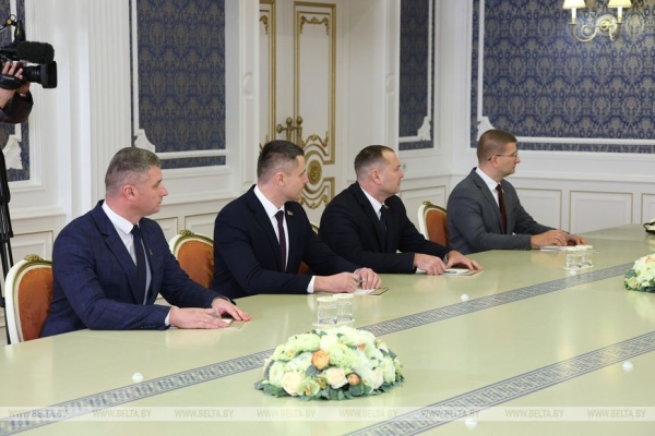 Апгрейд для Полесья, кадровый день, наука "без понтов" и лозунг для всей страны. Итоги недели Президента