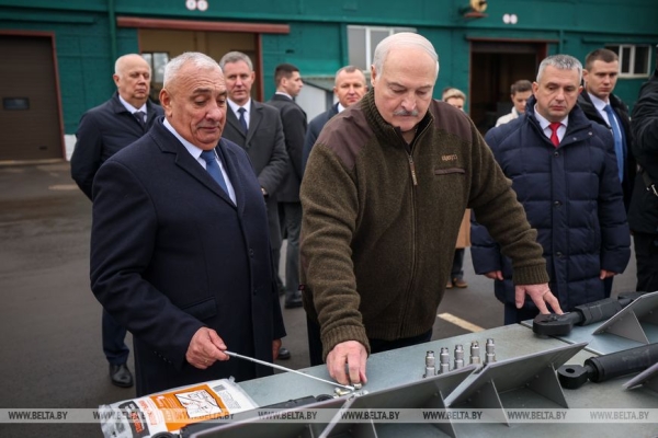 Работа на Полесье, подарок к 7 ноября, череда докладов и прогнозы на год. Итоги недели Президента