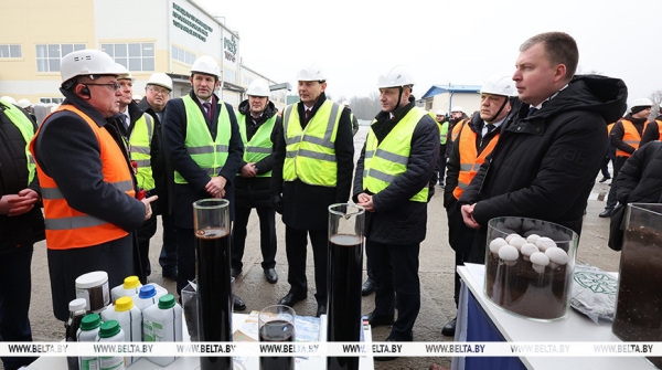 В Крупском районе открыли новый завод по производству профессиональных торфяных грунтов