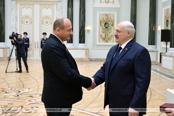 "Вами гордится страна!" Лукашенко вручил награды заслуженным аграриям Беларуси