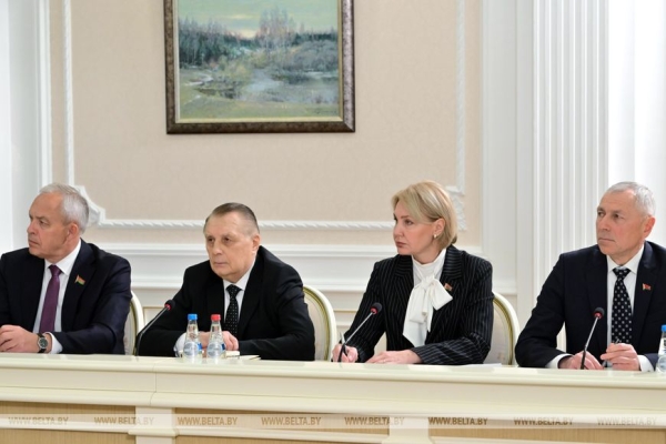 Лукашенко ориентирует делегатов ВНС на активное обсуждение проекта программы соцэкономразвития