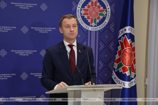 МИД: более тысячи литовских фур в Беларуси переместят на спецстоянки в районе "Котловки"