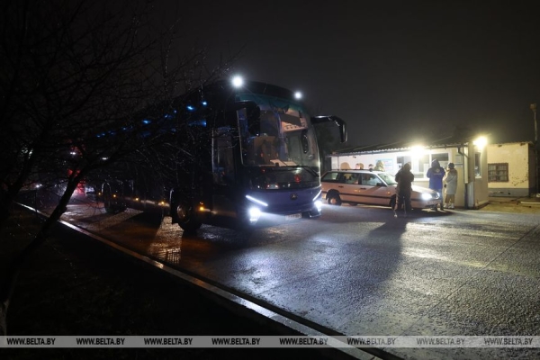 В пункт пропуска "Берестовица" стали заезжать первые автомобили для пересечения границы с Польшей