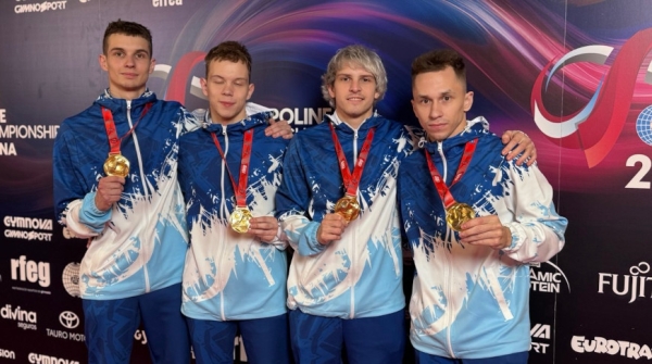 Белорусы взяли золото в мужском командном турнире на ЧМ по прыжкам на батуте 