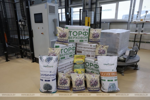 В Крупском районе открыли новый завод по производству профессиональных торфяных грунтов