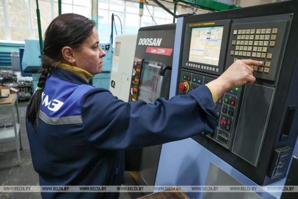 Работа на Полесье, подарок к 7 ноября, череда докладов и прогнозы на год. Итоги недели Президента