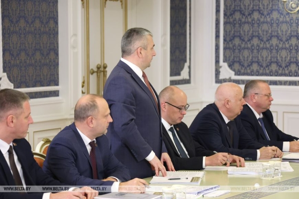 Апгрейд для Полесья, кадровый день, наука "без понтов" и лозунг для всей страны. Итоги недели Президента