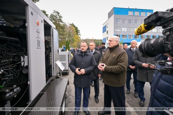 Работа на Полесье, подарок к 7 ноября, череда докладов и прогнозы на год. Итоги недели Президента