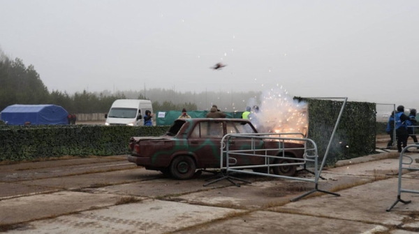 Выполнение задач в особых условиях. На аэродроме "Липки" прошли учения столичной милиции