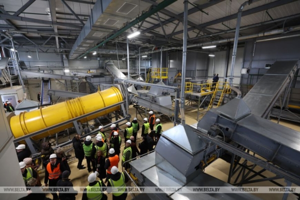 В Крупском районе открыли новый завод по производству профессиональных торфяных грунтов