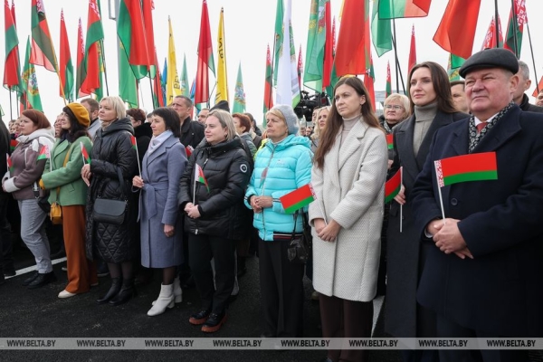 Работа на Полесье, подарок к 7 ноября, череда докладов и прогнозы на год. Итоги недели Президента