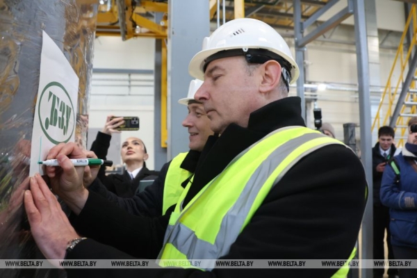 В Крупском районе открыли новый завод по производству профессиональных торфяных грунтов