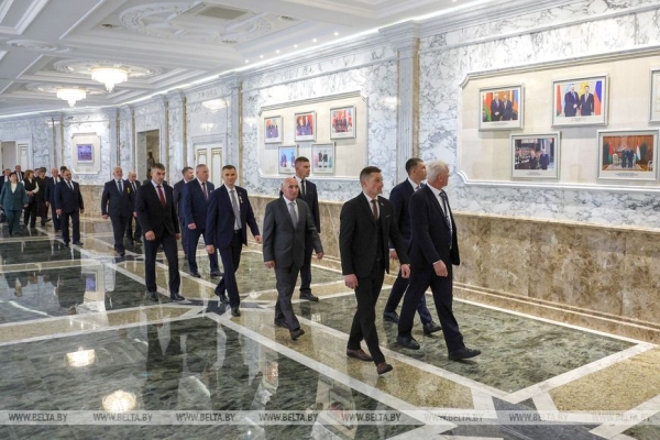 "Вами гордится страна!" Лукашенко вручил награды заслуженным аграриям Беларуси