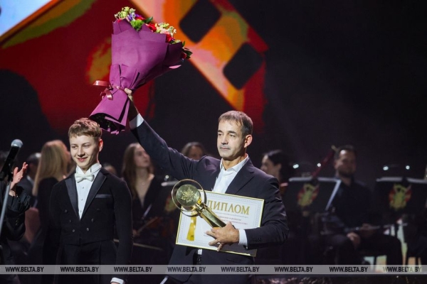 "Лiстапад": народный артист России Дмитрий Певцов удостоен специального приза Президента Беларуси