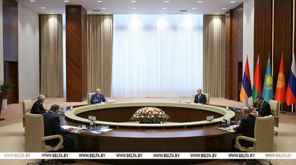 Лукашенко: ОДКБ нужна, но ее надо постоянно адаптировать под меняющиеся вызовы и угрозы безопасности