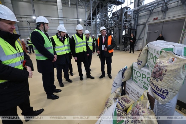 В Крупском районе открыли новый завод по производству профессиональных торфяных грунтов