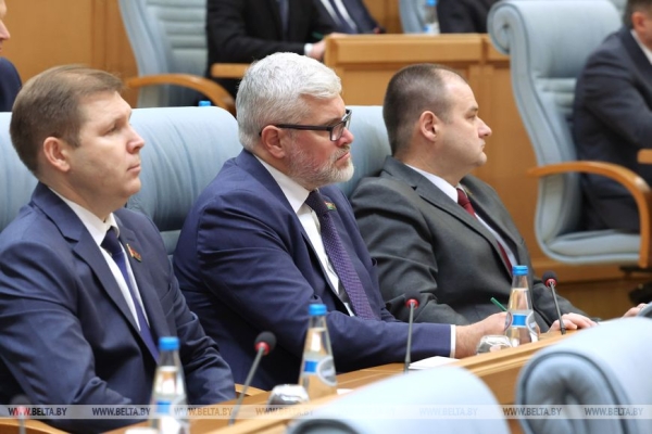 Апгрейд для Полесья, кадровый день, наука "без понтов" и лозунг для всей страны. Итоги недели Президента