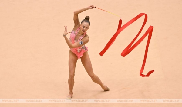 "Места в сердцах зрителей ценнее медалей". Анастасия Салос - о карьере, дружбе и любви к литературе 