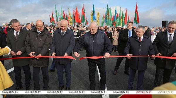 Работа на Полесье, подарок к 7 ноября, череда докладов и прогнозы на год. Итоги недели Президента