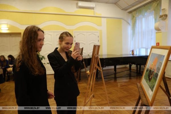 Прекрасный вокал и чарующие звуки оркестра: в Бресте стартовал фестиваль "Таленты Беларусі - будучыня краіны" 