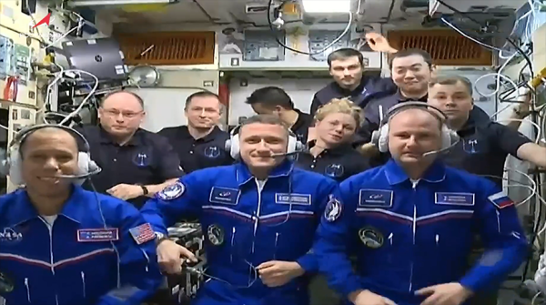 Роскосмос сообщил о хорошем самочувствии экипажа корабля "Союз МС-28", прибывшего сегодня на МКС 