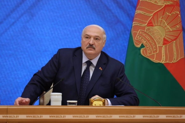 Апгрейд для Полесья, кадровый день, наука "без понтов" и лозунг для всей страны. Итоги недели Президента