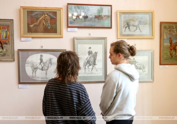 "Лошадь - человеку крылья!" Выставка творческих работ открылась в Гомеле