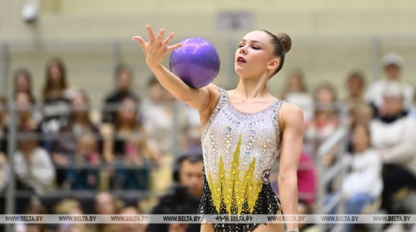 "Места в сердцах зрителей ценнее медалей". Анастасия Салос - о карьере, дружбе и любви к литературе 