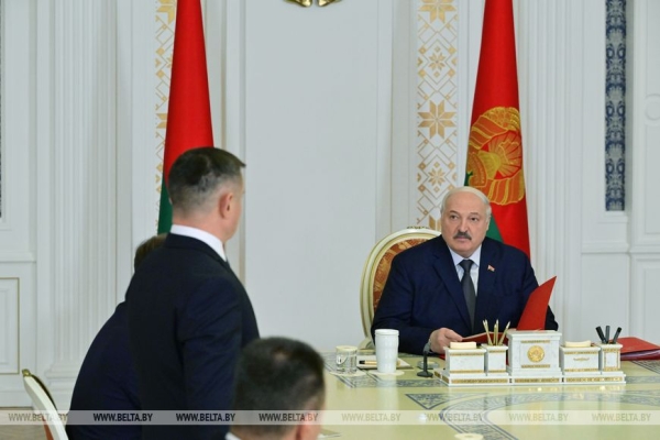 Апгрейд для Полесья, кадровый день, наука "без понтов" и лозунг для всей страны. Итоги недели Президента