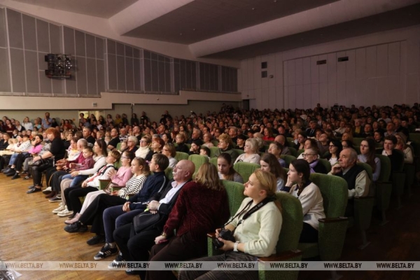 Прекрасный вокал и чарующие звуки оркестра: в Бресте стартовал фестиваль "Таленты Беларусі - будучыня краіны" 