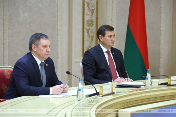 Апгрейд для Полесья, кадровый день, наука "без понтов" и лозунг для всей страны. Итоги недели Президента