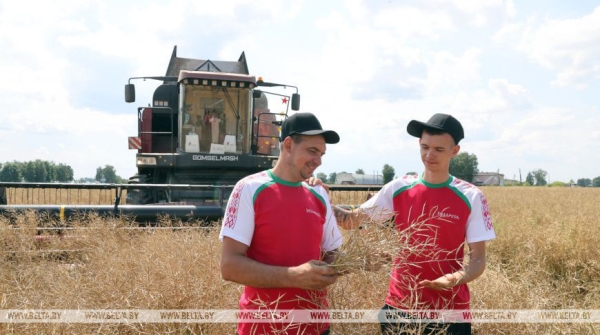 "Вы справитесь с любыми задачами". Лукашенко поздравил работников АПК с профессиональным праздником