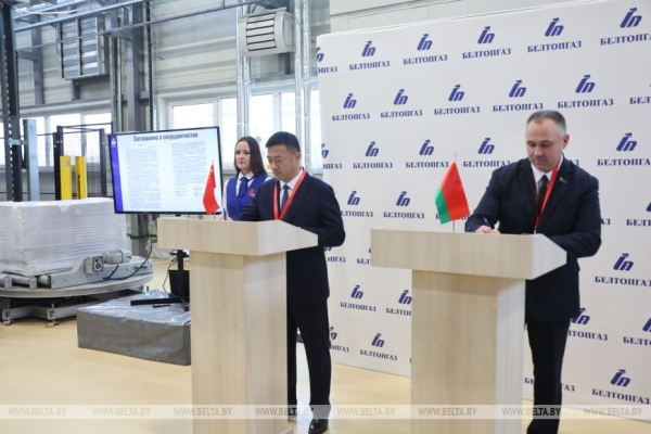 В Крупском районе открыли новый завод по производству профессиональных торфяных грунтов